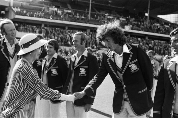 the-queen-and-bob-willis